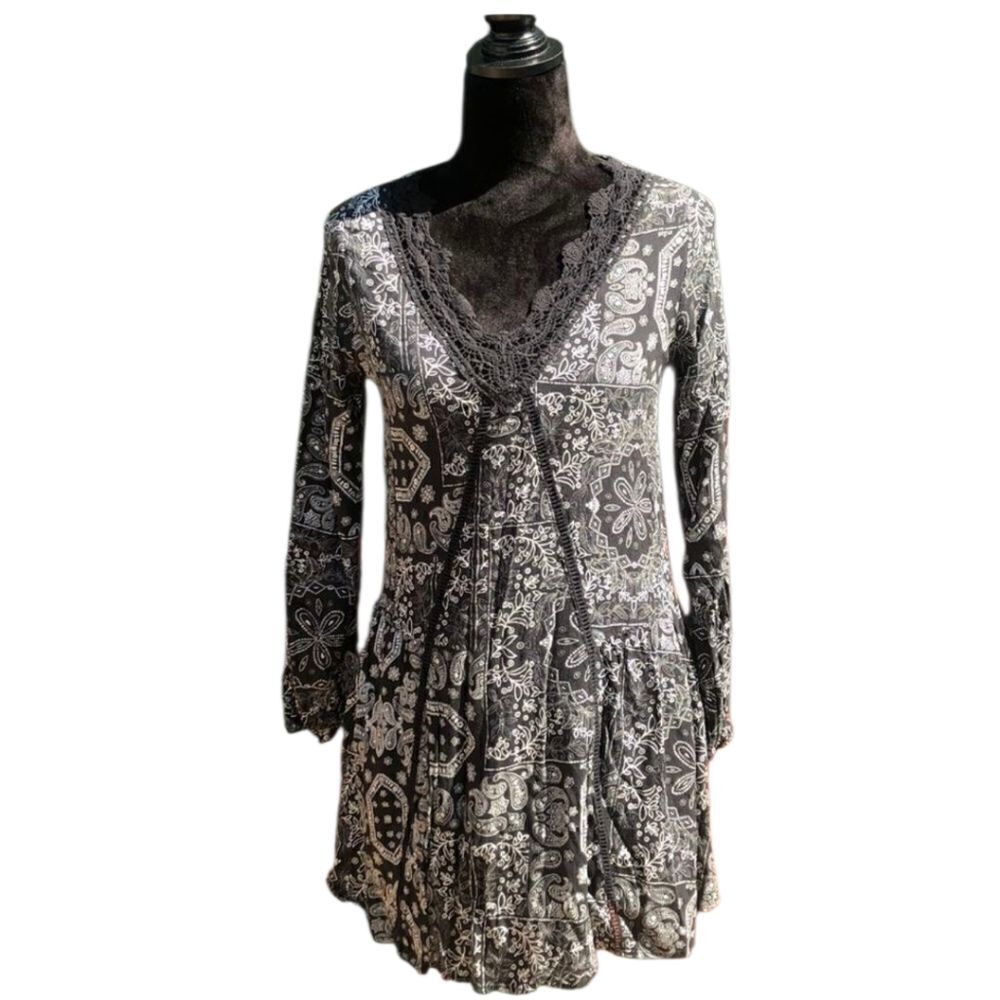 ALTAR'D STATE Dress Womens Black White Paisley Tunic Crochet Trim Lined Sz Small